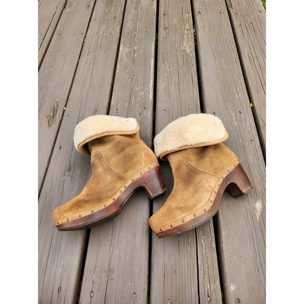 UGG Lynnea Clog Boots Chestnut Suede Shearling Studded Wood Heel Size 9‎